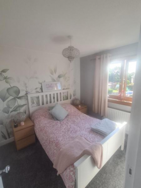 Edinburgh- 2 Double rooms available